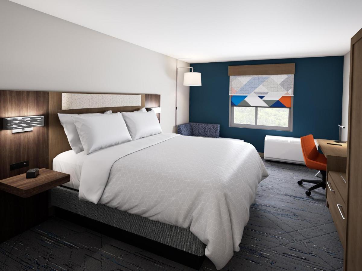Express & By Ihg Lima
