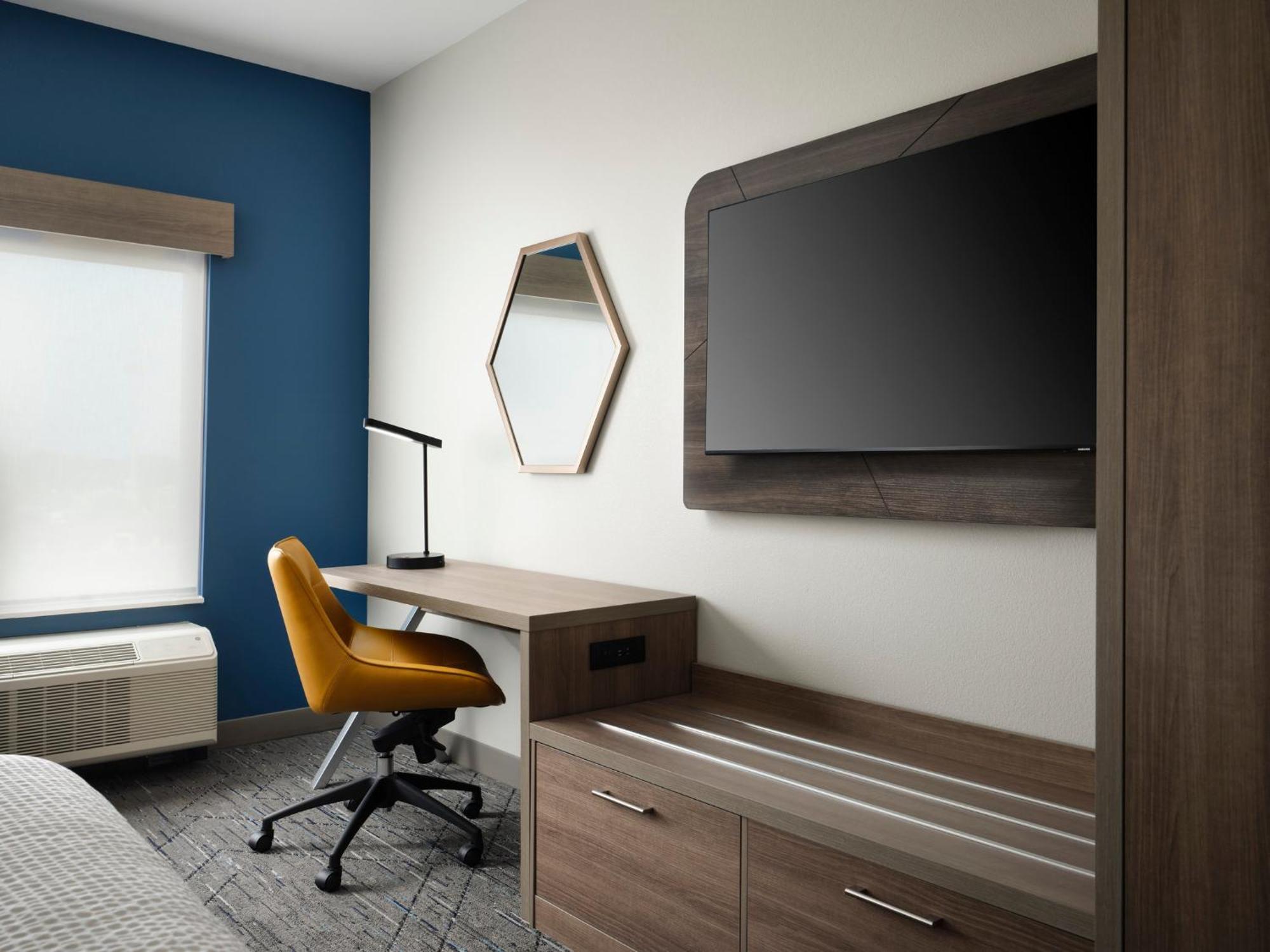 Express & By Ihg Hotel Lima