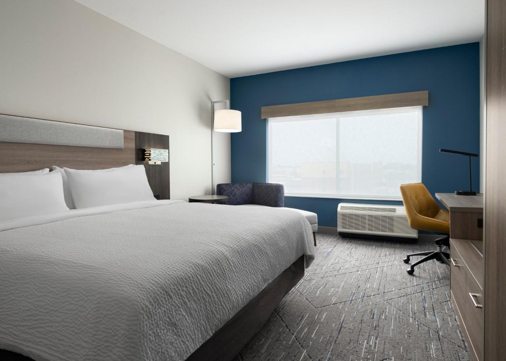 Express & By Ihg 3*